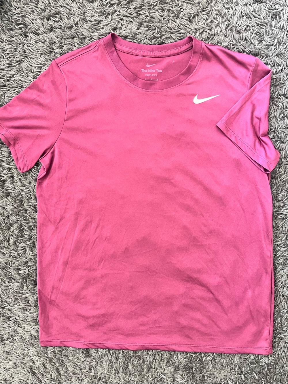 The Nike Tee women’s dark pink Mauve performance Tshirt M